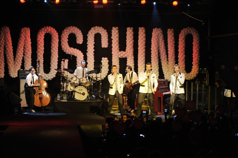 Moschino wiosna lato 2012